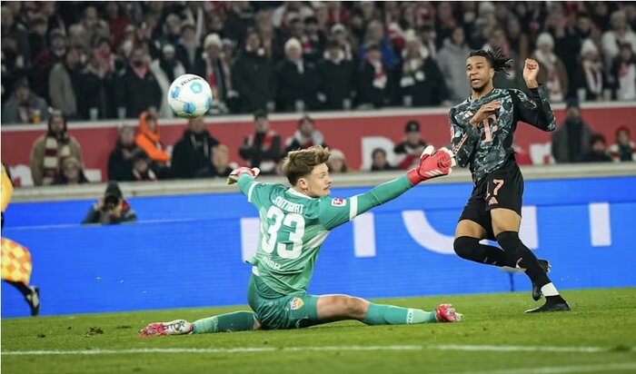 کامبک بایرن مونیخ در زمین اشتوتگارت/ یکهتازی شاگردان کمپانی در بوندسلیگا