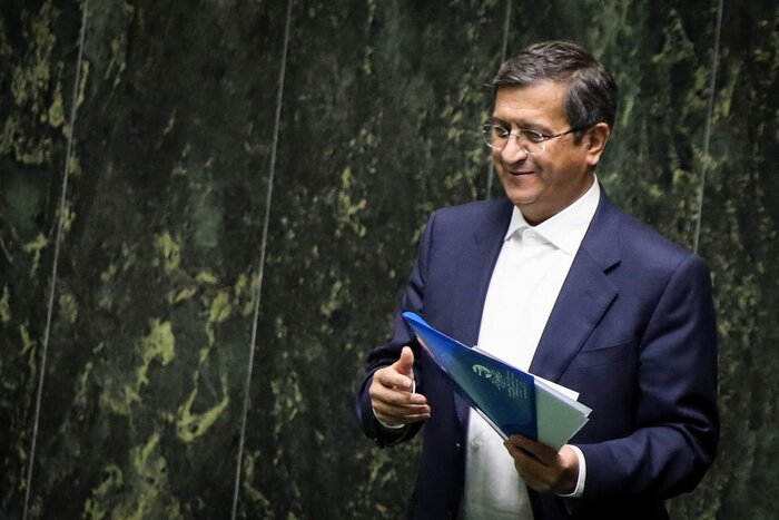 دفاع تمام قد کارشناسان از فرمانده اقتصادی دولت؛ مشکلی که با استیضاح حل نمی شود