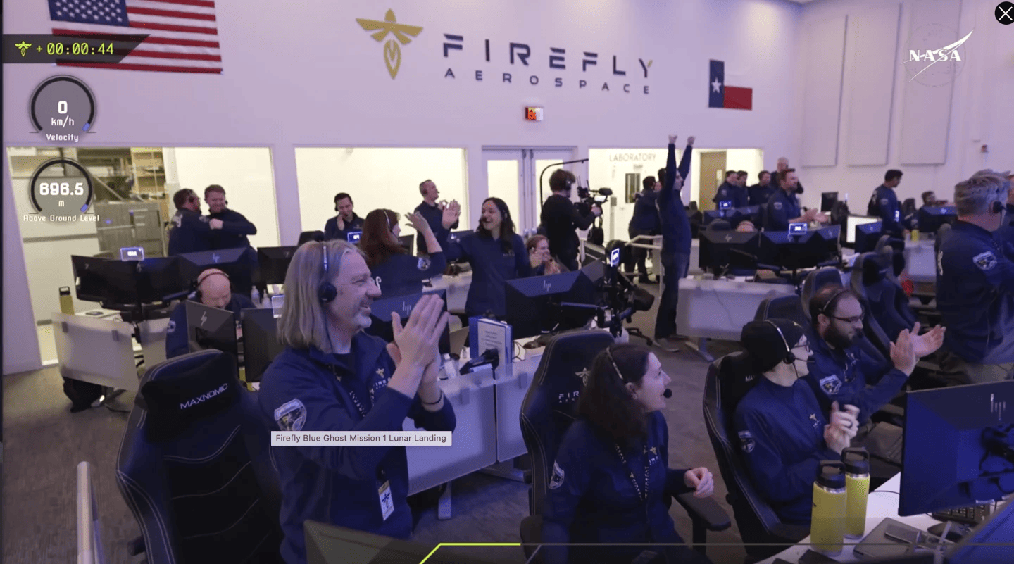 پای «بلو گوست» به ماه رسید