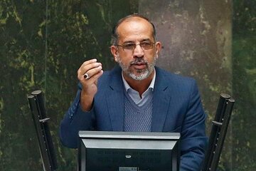 نماینده مجلس خطاب به پزشکیان: شاهد تورم افسار گسیخته هستیم/ به داد مردم برسید