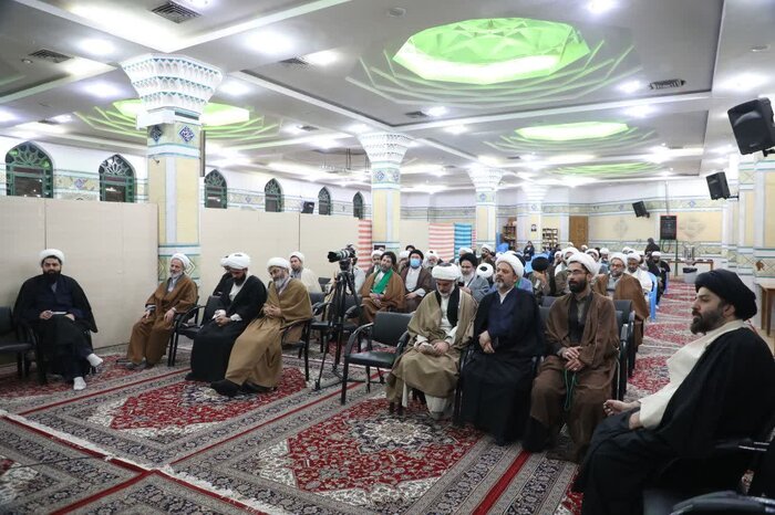 نماینده ولی فقیه در سمنان: افراط و تفریطها از بیبصیرتی است