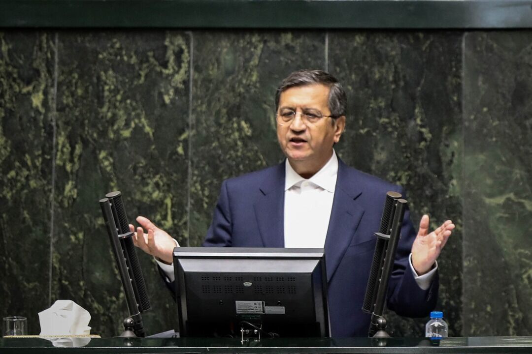 El Parlamento iraní no otorga confianza al ministro de Economía