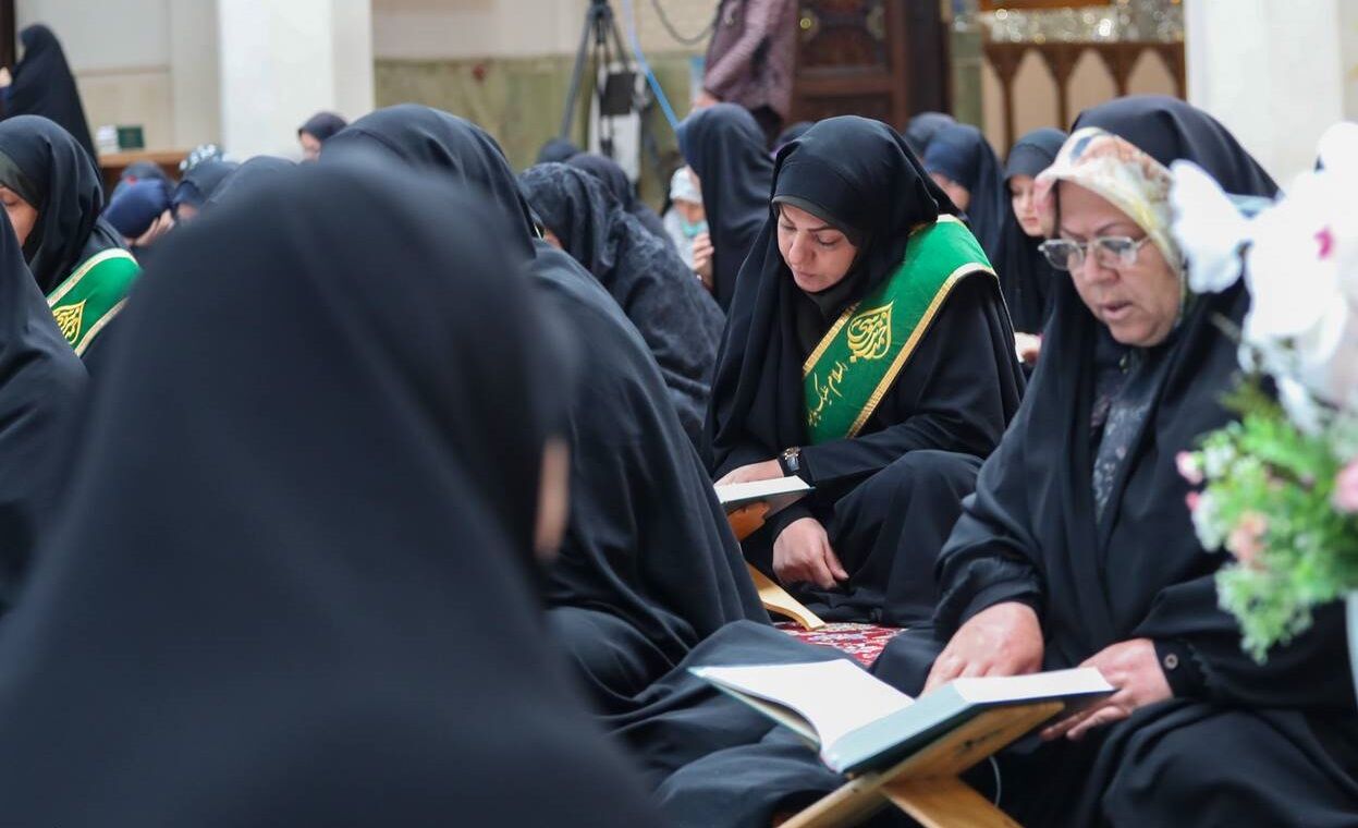 خانه تکانی دلها برای بهار رمضان در حرم شاهچراغ (ع) شیراز