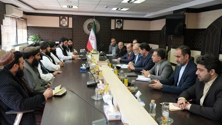 إيران تطلب من أفغانستان المزيد من التعاون في مكافحة المخدرات