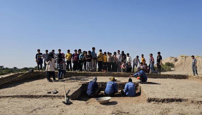 از خاک تا هویت