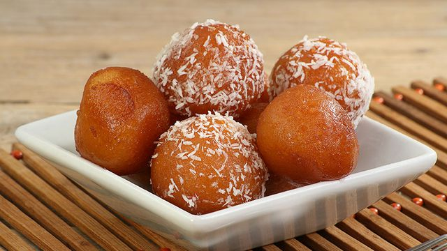 طرز تهیه لُقیمات (لُگیمات)؛ دسر عربی برای افطارهای رمضان