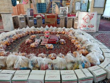 هلال احمر زنجان بیش از ۱۰ هزار بسته معیشتی را توزیع کرد