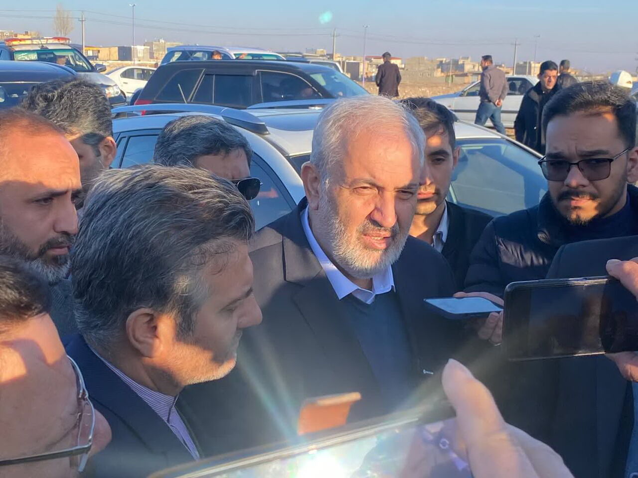 وزیر نیرو پای درد دل کشاورزان شربیانی وزیر نیرو پای درد دل کشاورزان شربیانی