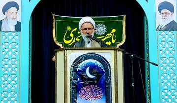 امام جمعه گلپایگان: اعتماد به آمریکا سَرابی بیش نیست
