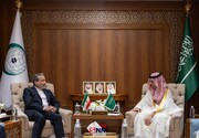 عراقجي وبن فرحان يؤكدان على تطوير العلاقات الإيرانية السعودية في كافة المجالات
