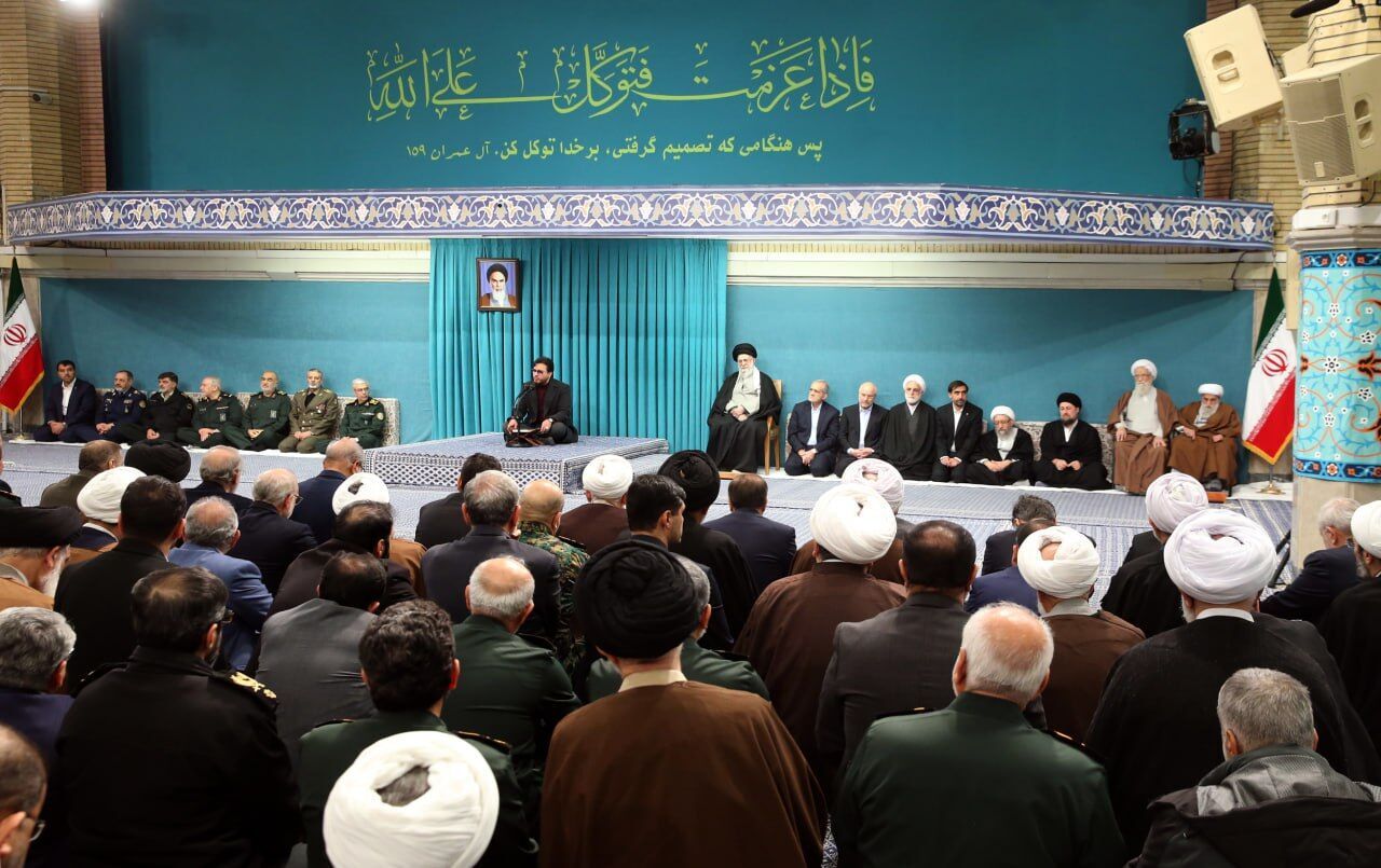 قائد الثورة: إصرار بعض الحكومات المتغطرسة على المحادثات، ليس بهدف تسوية القضايا قائد الثورة: إصرار بعض الحكومات المتغطرسة على المحادثات، ليس بهدف تسوية القضايا