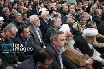 Leader receives group of officials, agents of the Government in Ramadan meeting