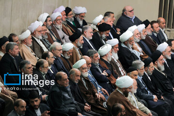 Leader receives group of officials, agents of the Government in Ramadan meeting