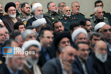 Leader receives group of officials, agents of the Government in Ramadan meeting