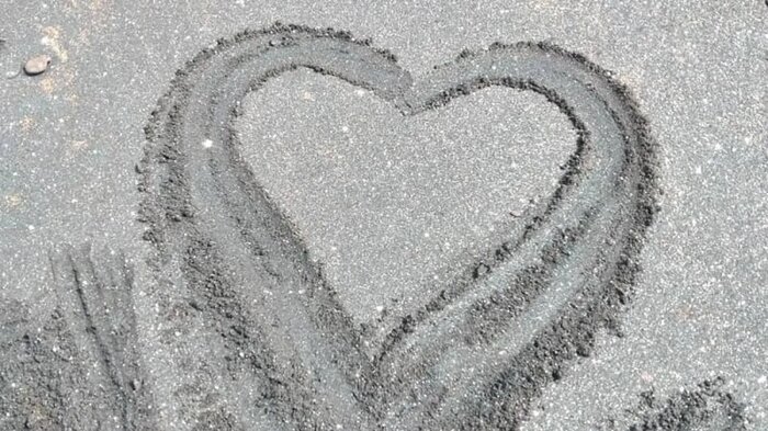 ساحل نقره ای؛ جادوی آبی و درخشنده جزیره هنگام