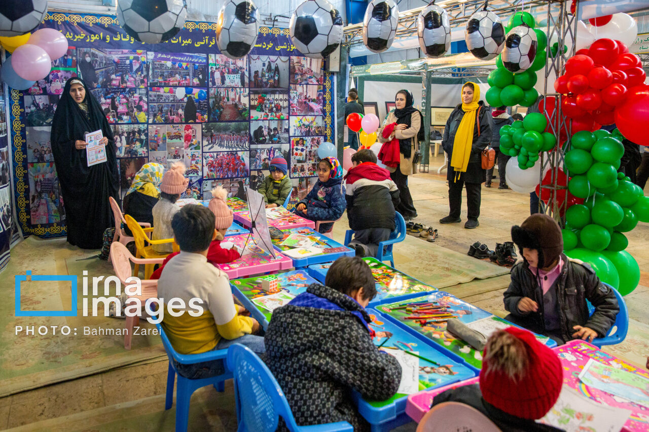 افتتاح نمایشگاه عزت و پیشرفت در زنجان