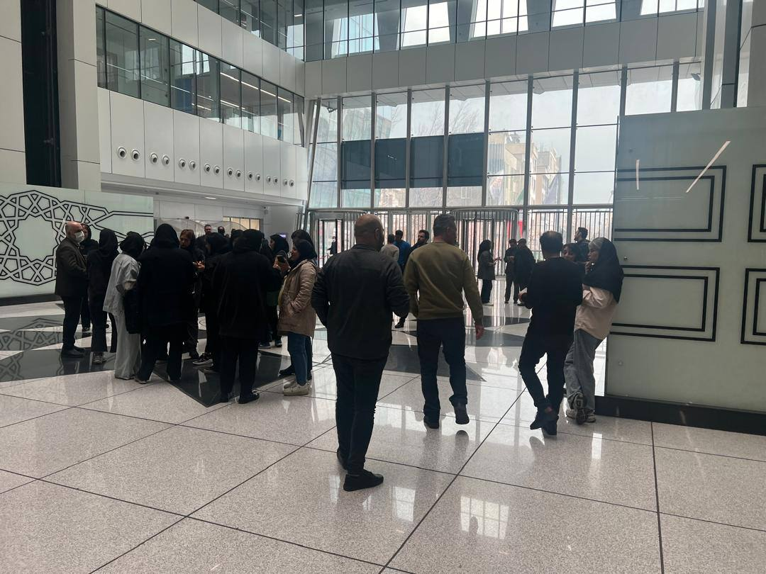 ماجرای اعتراض معاملهگران بورس/ استیضاحکنندگانِ همتی، الان خوشحالند؟