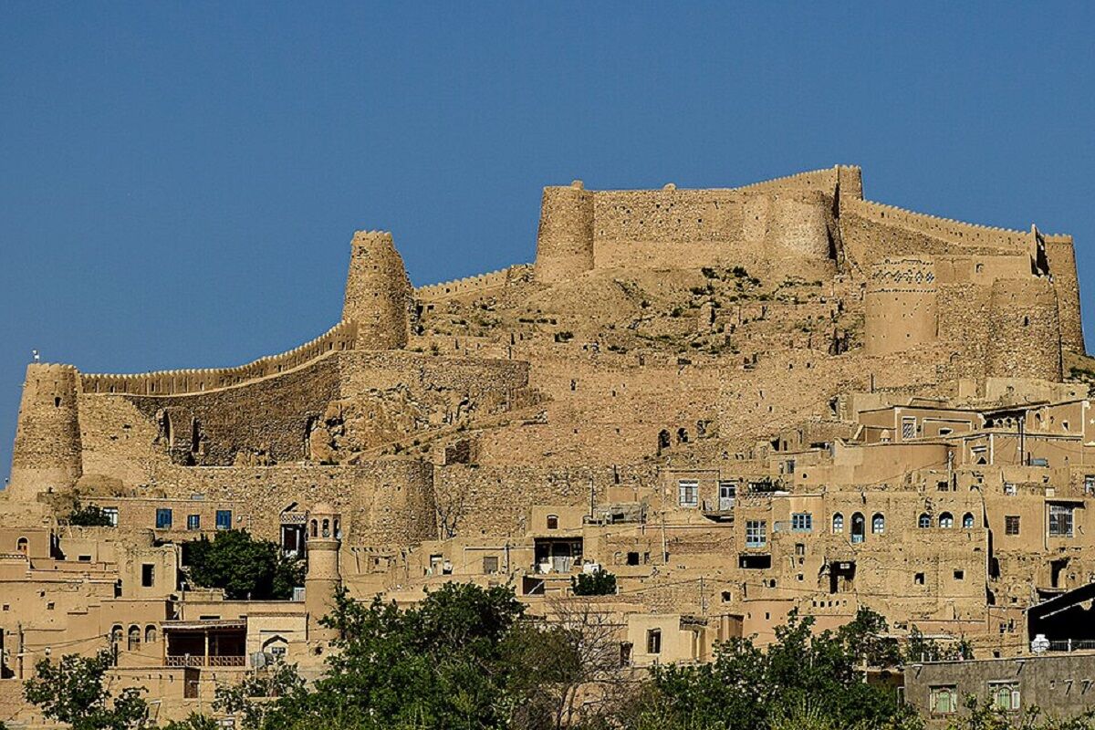 «درمیان» سرزمین قلعه‌های کهن