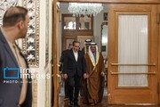 Le conseiller diplomatique émirati rencontre le chef de la diplomatie iranienne