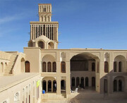 خانه آقازاده در ابرکوه، تنها خانه جهان با بادگیرهای دو طبقه