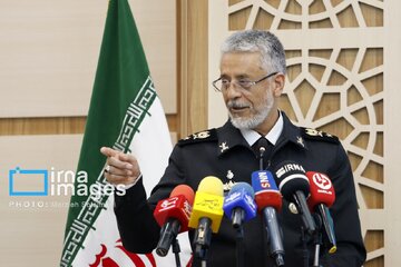 دریادار سیاری: نوک پیکان دشمن به سمت جوانان است