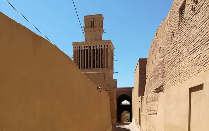خانه آقازاده در ابرکوه، تنها خانه جهان با بادگیرهای دو طبقه