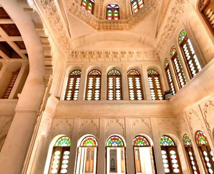 خانه آقازاده در ابرکوه، تنها خانه جهان با بادگیرهای دو طبقه