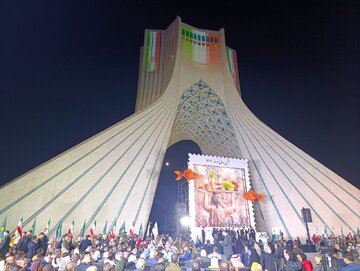 «جشن جهانی نوروز» در برج آزادی تهران برگزار شد +فیلم