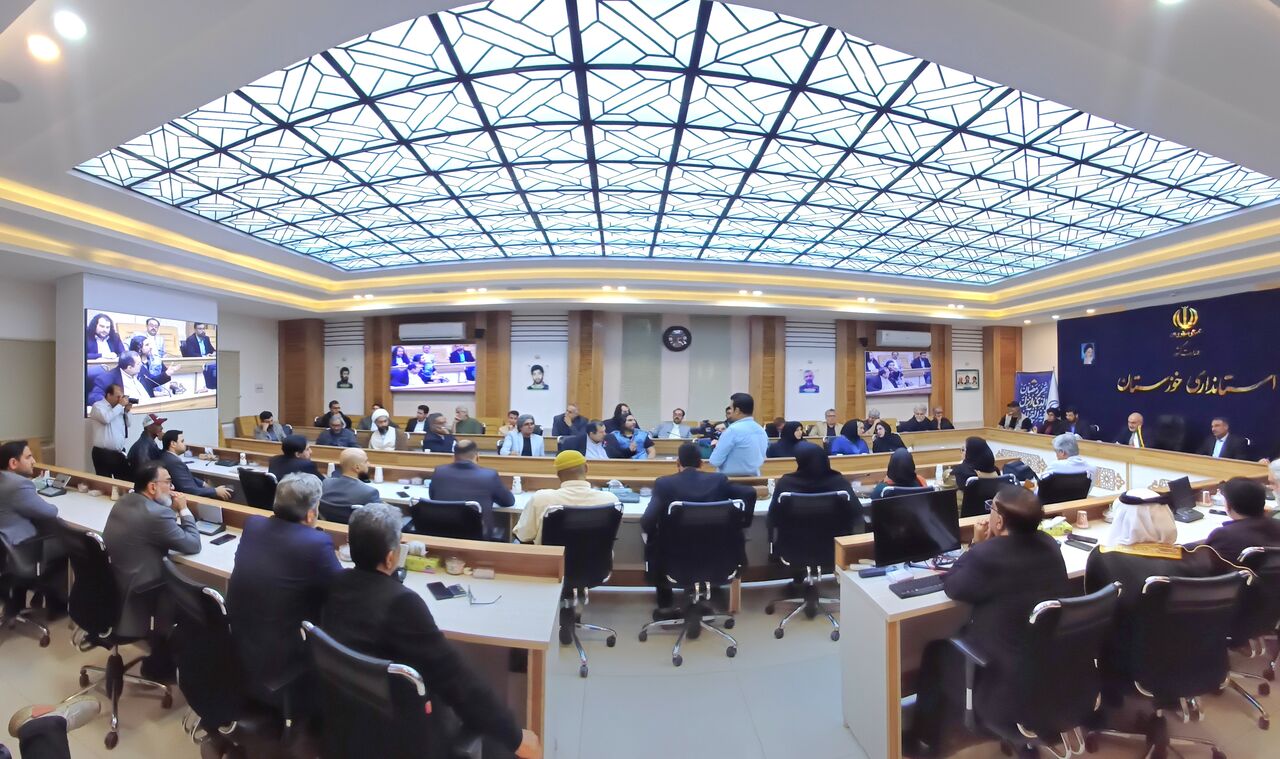 استاندار خوزستان: توسعه و حس‌همگرایی ماموریت اصلی جامعه هنر است+ فیلم