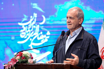 Le président Pezeshkian félicite Norouz à Emomali Rahmon