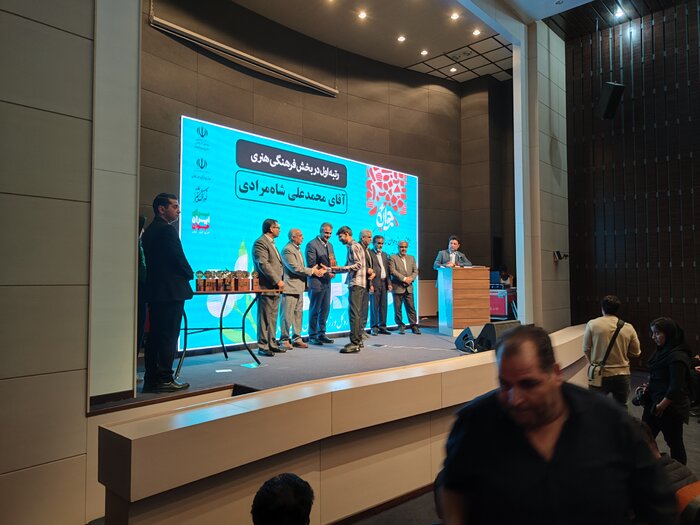 مدیرکل ورزش کرمان در مراسم معرفی جوانان سال خداحافظی کرد/ نماینده مجلس: غافلگیر شدم