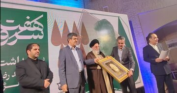 استاندار یزد: دوری از خود تحقیری باعث موفقیت می‌شود 