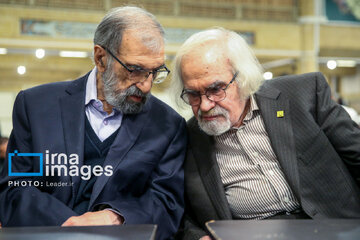 Encuentro de poetas y figuras de la literatura persa con el Líder Supremo de la Revolución
