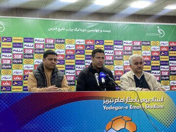 سرمربی گل گهر: تراکتور و هوادارانش زیبایی های فوتبال را نشان دادند