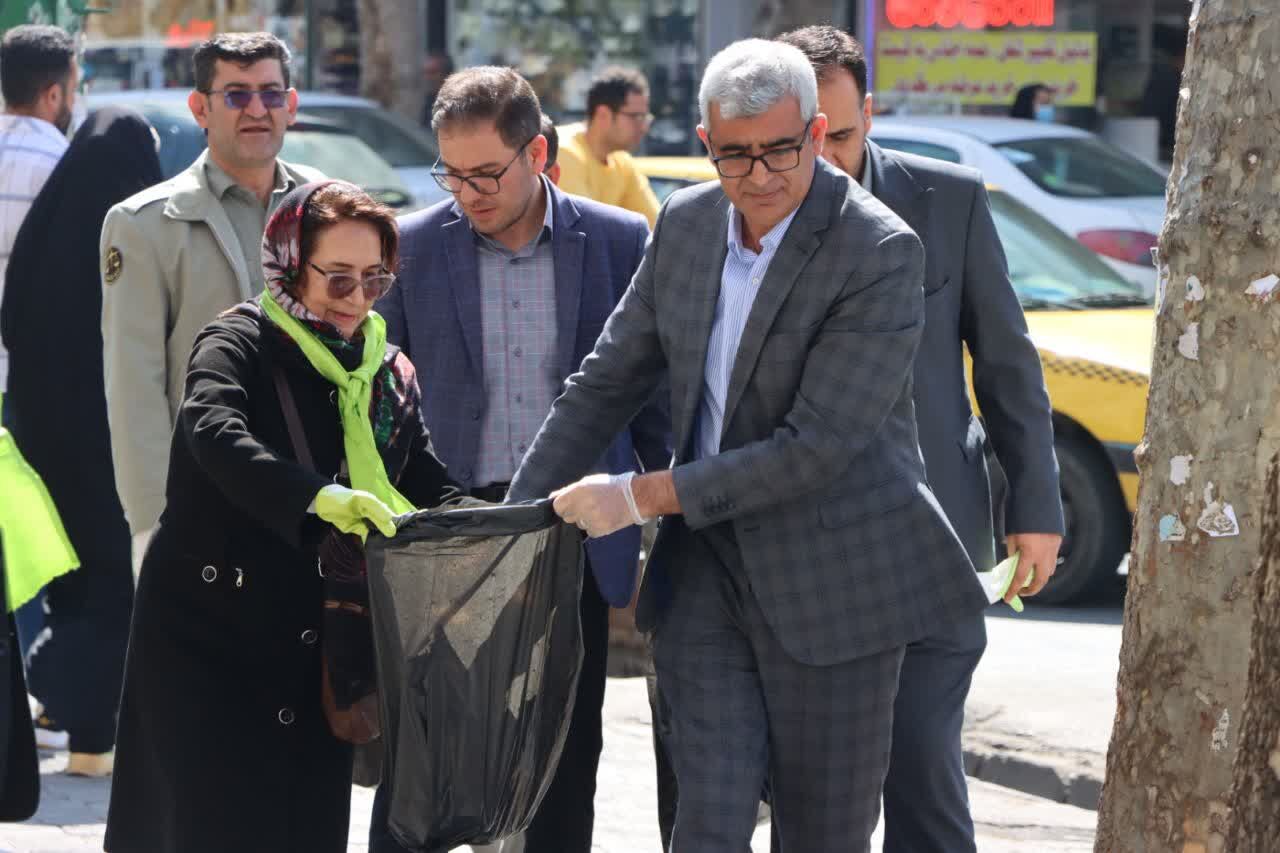 پاکسازی برخی مناطق مراغه از زباله در آستانه نوروز