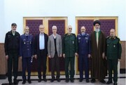 الرئيس بزشكيان يلتقي كبار قادة القوات المسلحة