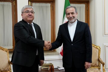 دیدار خداحافظی سفرای قرقیزستان و بلغارستان با عراقچی
