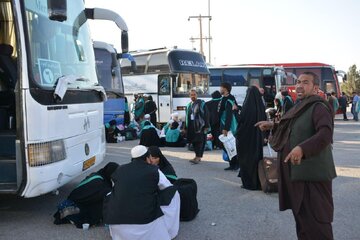 افزون بر ۱۷۳ هزار مسافر ایرانی و افغانستانی از تایباد گذر کردند