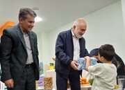 آغوشی پدرانه همراه با امید؛ سال نویی متفاوت از استاندار با ایتام خوزستان