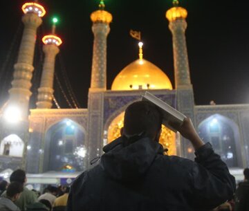 حرم بانوی کرامت در واپسین ساعات سال با نوای الغوث الغوث عطرآگین شد