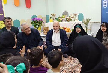 فیلم| لحظات صمیمی استاندار خوزستان با کودکان بهزیستی در آستانه سال نو