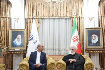 دیدار استاندار و جمعی از مدیران کرمانشاه با عضو مجلس خبرگان رهبری