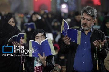 Iran : veillée de la 19ᵉ nuit du Ramadan au sanctuaire de l'Imam Reza (P) à Machhad