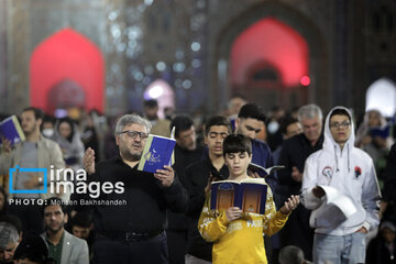 Iran : veillée de la 19ᵉ nuit du Ramadan au sanctuaire de l'Imam Reza (P) à Machhad