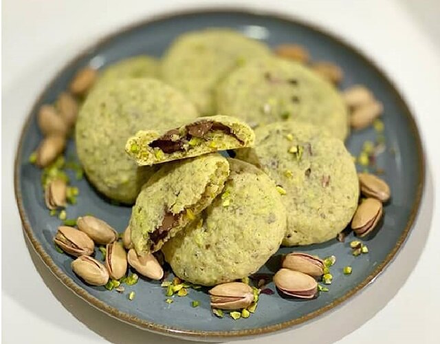 طرز تهیه قرابیه پسته؛ از کوچه پسکوچههای تبریز تا سفره شما