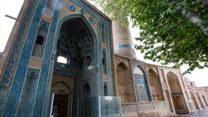 سردر کاروانسرای تاریخی بازار نطنز از بین رفت/ سایر بناهای تاریخی در امان‌اند