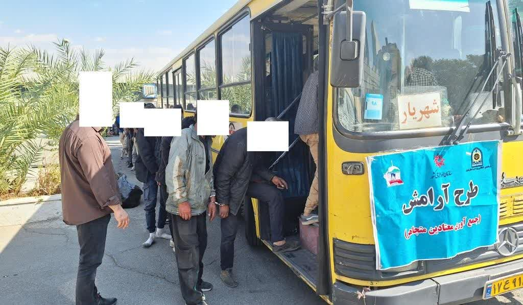 کشف انبار ۵۰ میلیاردی کالای قاچاق در شهریار/ استرداد ۵ سکه طلا به مالک خودرو