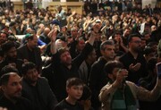شب‌زنده‌داران حرم بانوی کرامت در سوگ امام علی اشک ماتم ریختند
