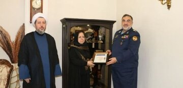 دیدار فرمانده نیروی هوایی با خانواده‌های شهیدان خلعتبری و اسعدی یساقی