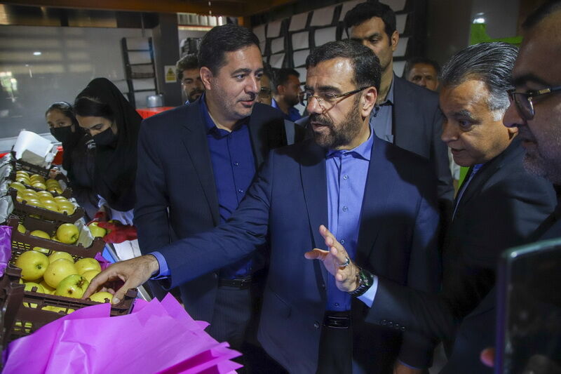 استاندار فارس: نظارت شود که کالاها با قیمت مناسب به دست مصرف کننده برسد